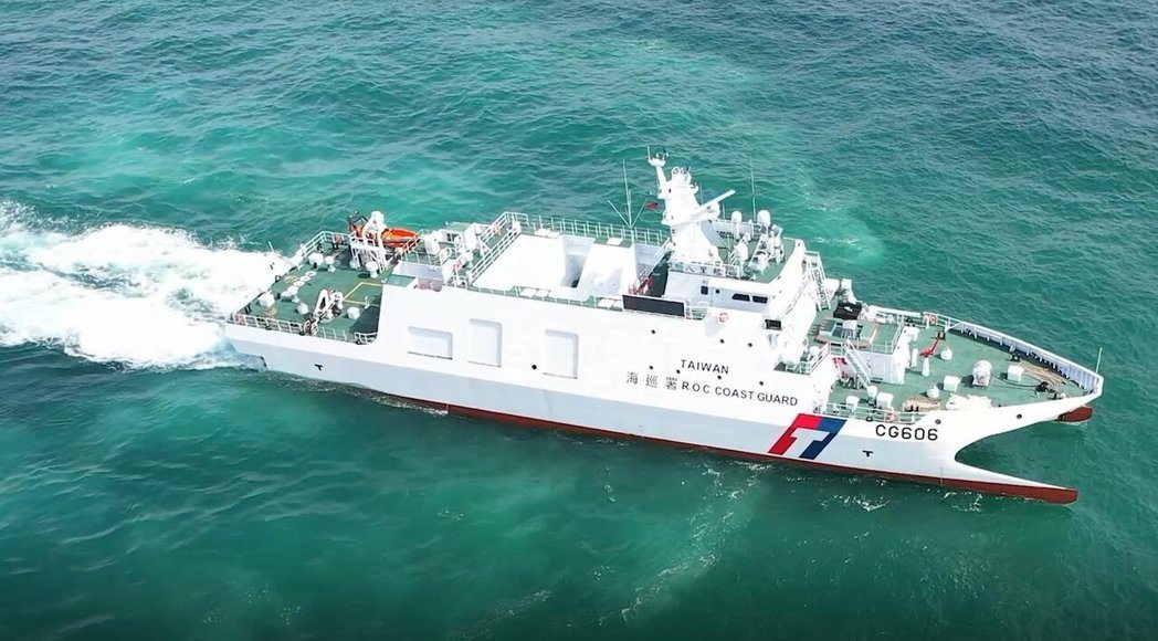 海巡署已派遣「八里舰」并航监控。记者廖炳棋/翻摄 海巡署已派遣「八里舰」并航监控。记者廖炳棋/翻摄