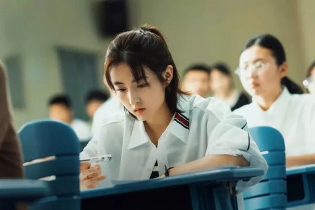 很意外！中国又一个取消中考的城市，出现了
