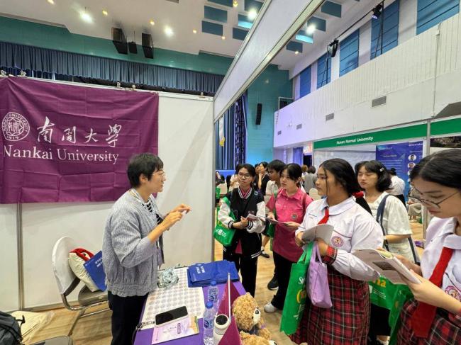 外国博士高调炫耀在华超国民待遇 引爆全网
