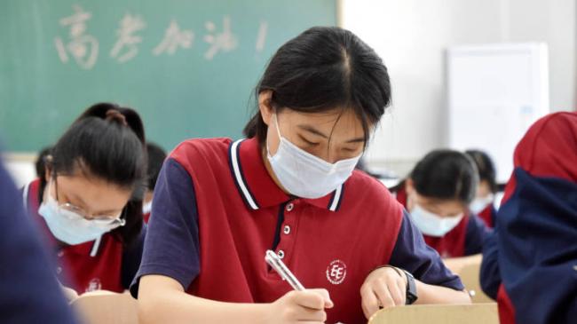 外国博士高调炫耀在华超国民待遇 引爆全网