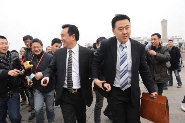 他是许家印亲哥 “寄生式”致富 如今成老赖