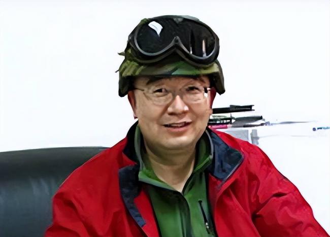 原来他是唐师曾儿子，25岁事业有成