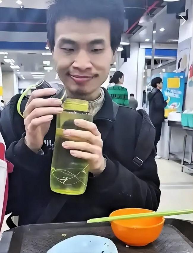 4天狂捞100万,韦东奕带货败光路人缘 4天狂捞100万,韦东奕带货败光路人缘