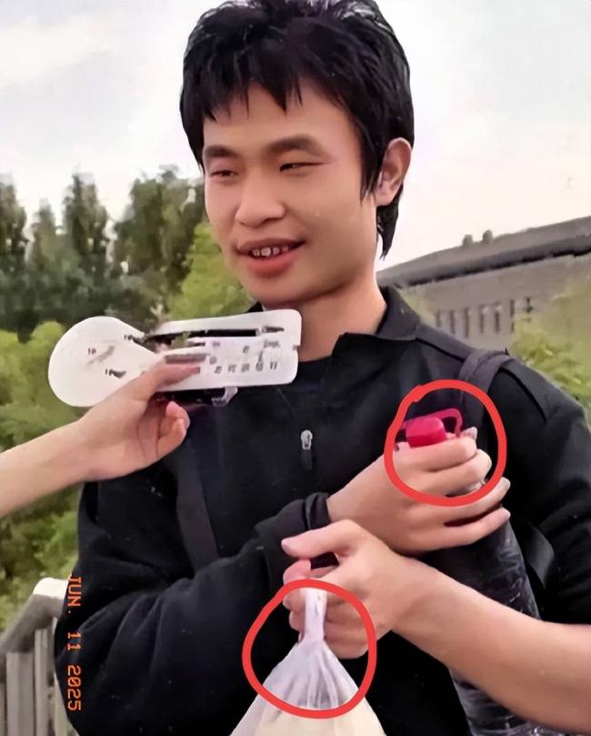4天狂捞100万,韦东奕带货败光路人缘 4天狂捞100万,韦东奕带货败光路人缘