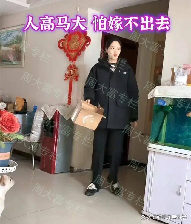 2米26“女巨人”相亲屡败,母亲急哭 2米26“女巨人”相亲屡败,母亲急哭