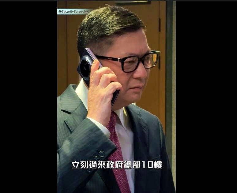港府保安局局长邓炳强在社交平台上传短片,说他接获疑似诈骗电话。图/截自邓炳强FB 港府保安局局长邓炳强在社交平台上传短片,说他接获疑似诈骗电话。图/截自邓炳强FB