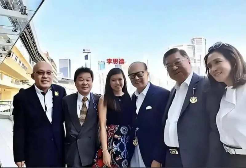 一条假死讯,炸出李嘉诚的撤退路线 一条假死讯,炸出李嘉诚的撤退路线