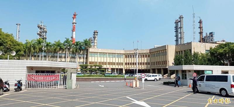 高雄男失联家属漏夜寻获,已无生命迹象。因案发属中油联外道路,由驻守中油大林厂区的保二总队四大队二中队调查。图为中油大林厂。(资料照) 高雄男失联家属漏夜寻获,已无生命迹象。因案发属中油联外道路,由驻守中油大林厂区的保二总队四大队二中队调查。图为中油大林厂。(资料照)